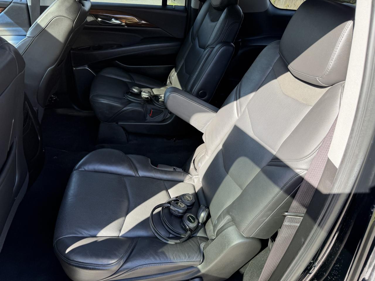 Cadillac Escalade ESV 4WD 4dr Luxury Collection 2016