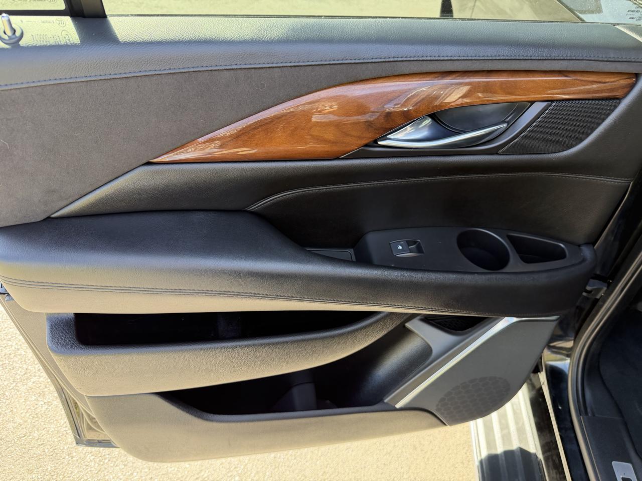 Cadillac Escalade ESV 4WD 4dr Luxury Collection 2016
