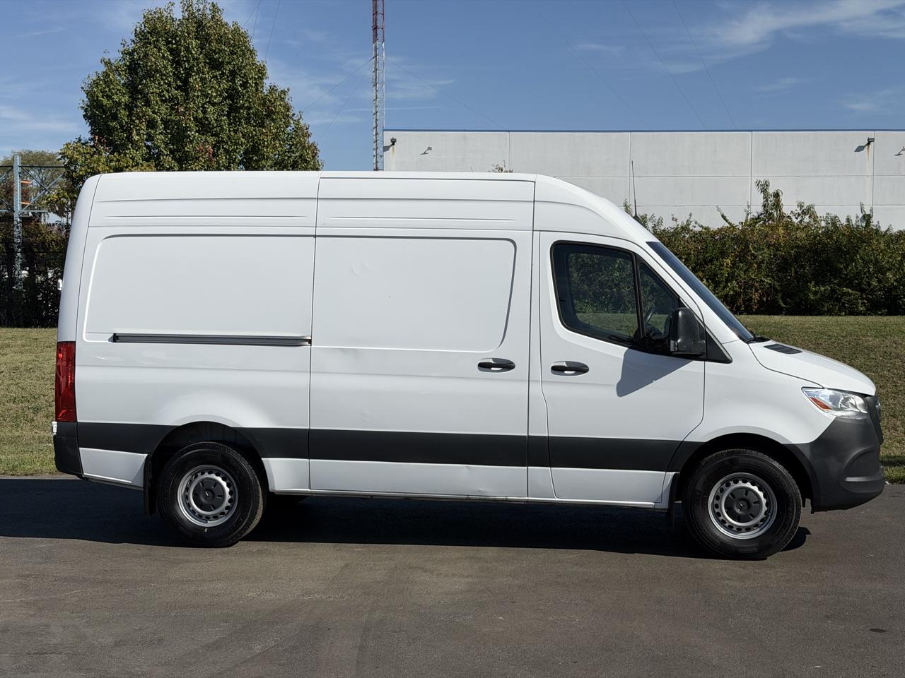 Mercedes-Benz Sprinter Cargo Van 2500 Standard Roof I4 Diesel HO 144" RWD 2025