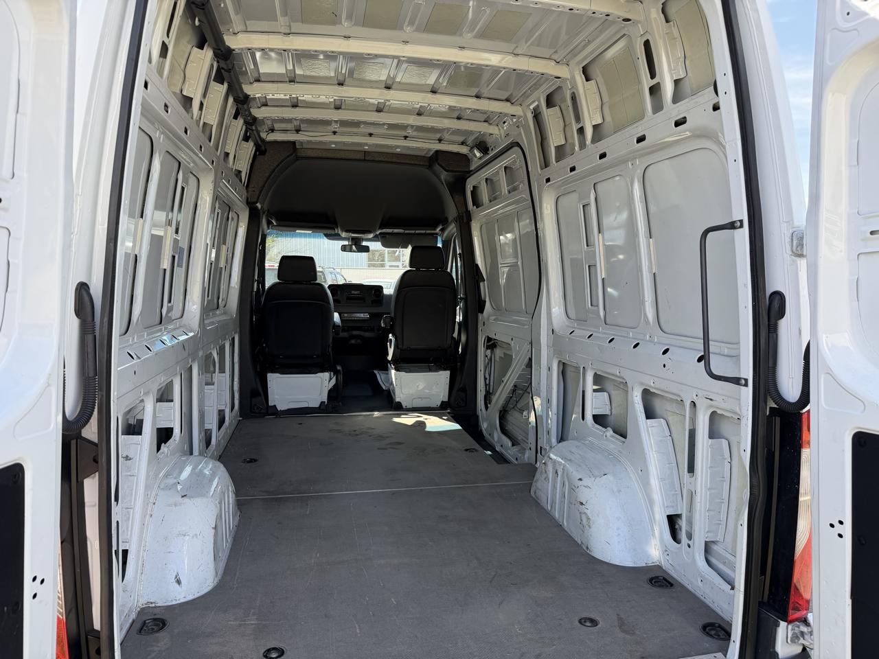 Mercedes-Benz Sprinter Cargo Van 2500 Standard Roof I4 Diesel HO 144" RWD 2025