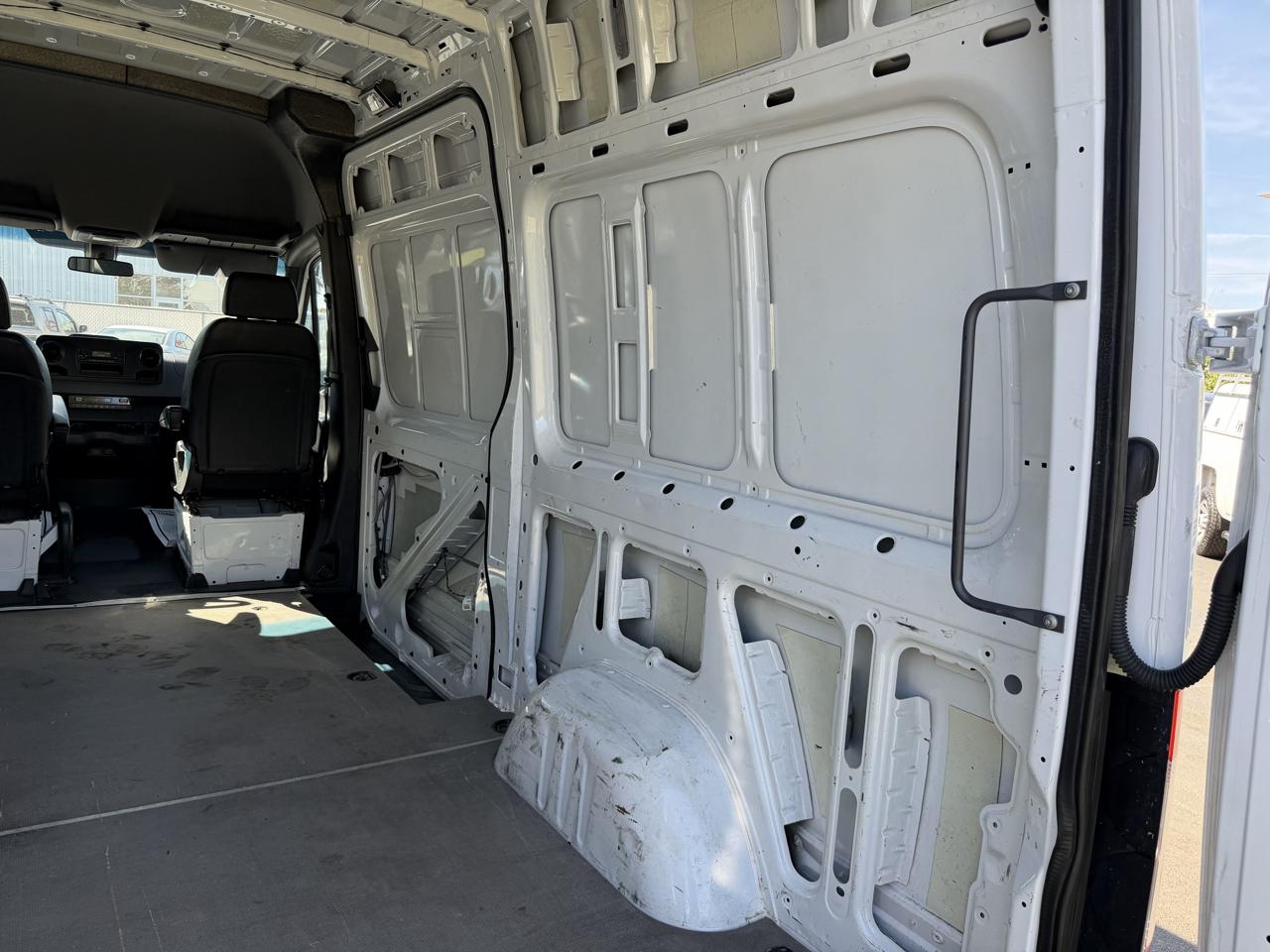 Mercedes-Benz Sprinter Cargo Van 2500 Standard Roof I4 Diesel HO 144" RWD 2025