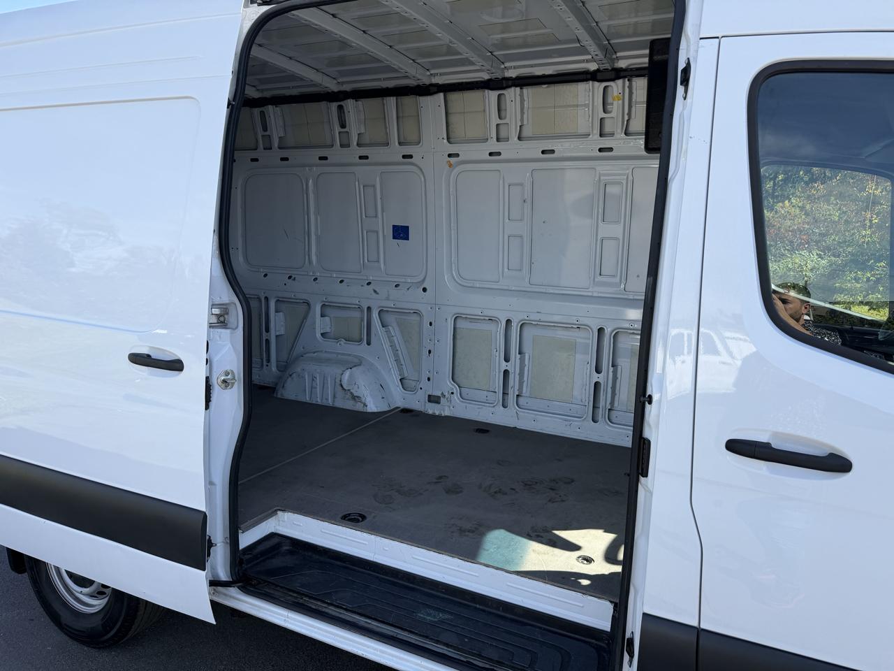 Mercedes-Benz Sprinter Cargo Van 2500 Standard Roof I4 Diesel HO 144" RWD 2025