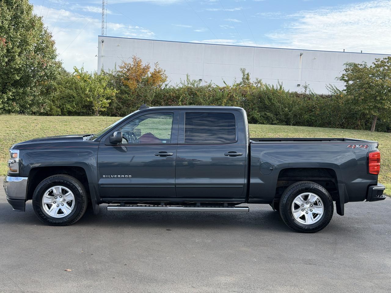 Chevrolet Silverado 1500 4WD Crew Cab 143.5" LT w/1LT 2018