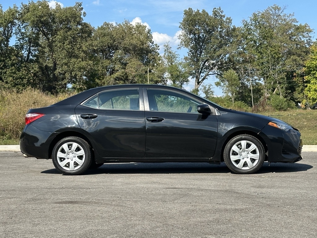 2017 Toyota Corolla L photo 2