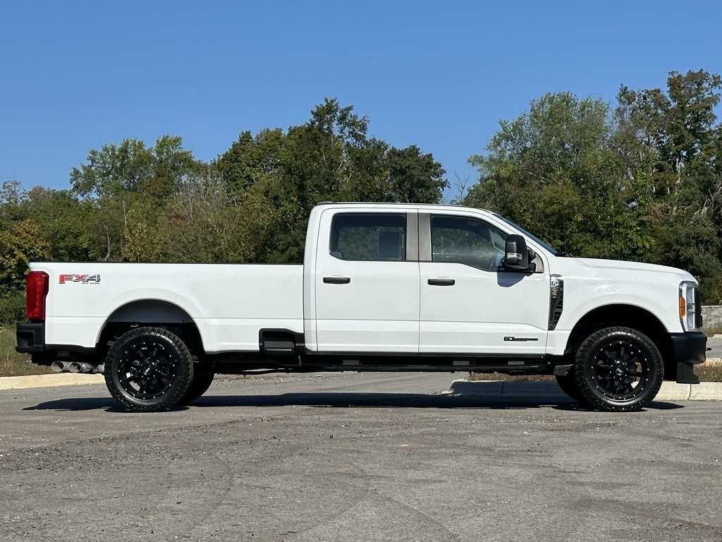 2023 Ford F-350 XL photo 2