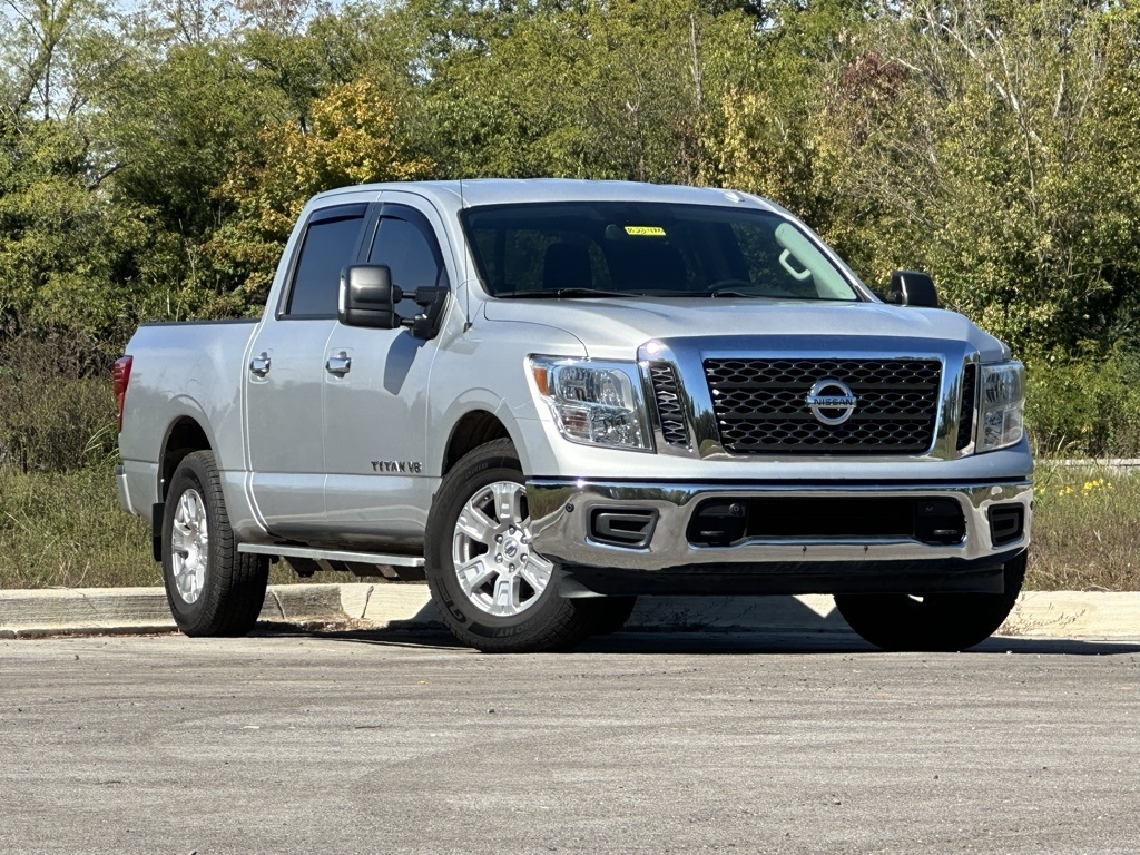 2018 Nissan Titan SV photo 2