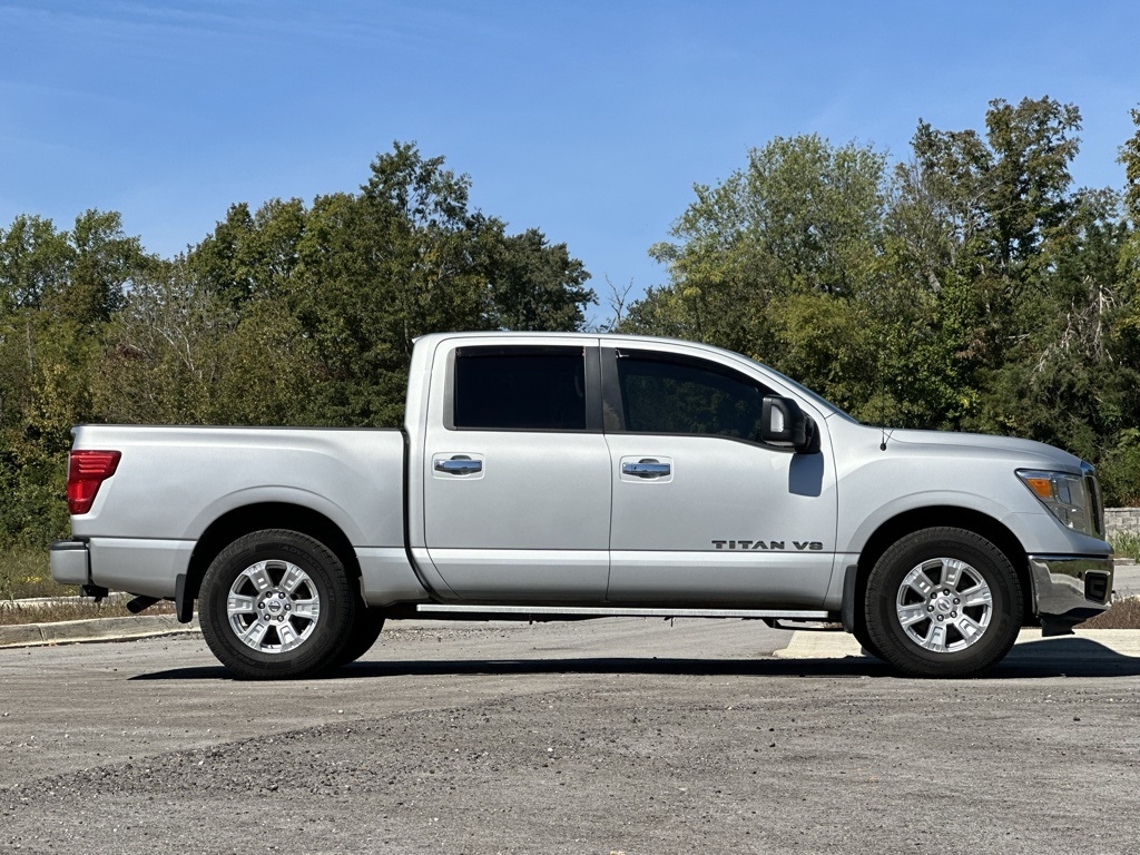 2018 Nissan Titan SV photo 3