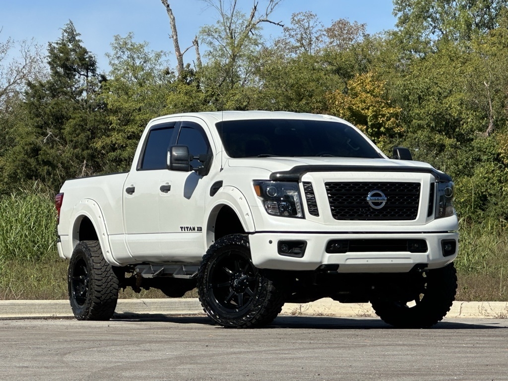 2018 Nissan Titan SV photo 2