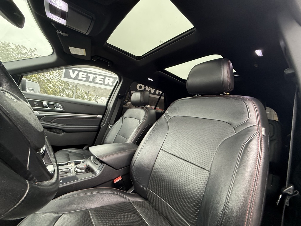 2017 Ford Explorer Sport photo 3