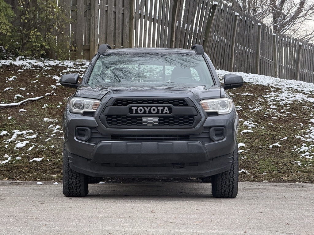 2016 Toyota Tacoma SR5 photo 2