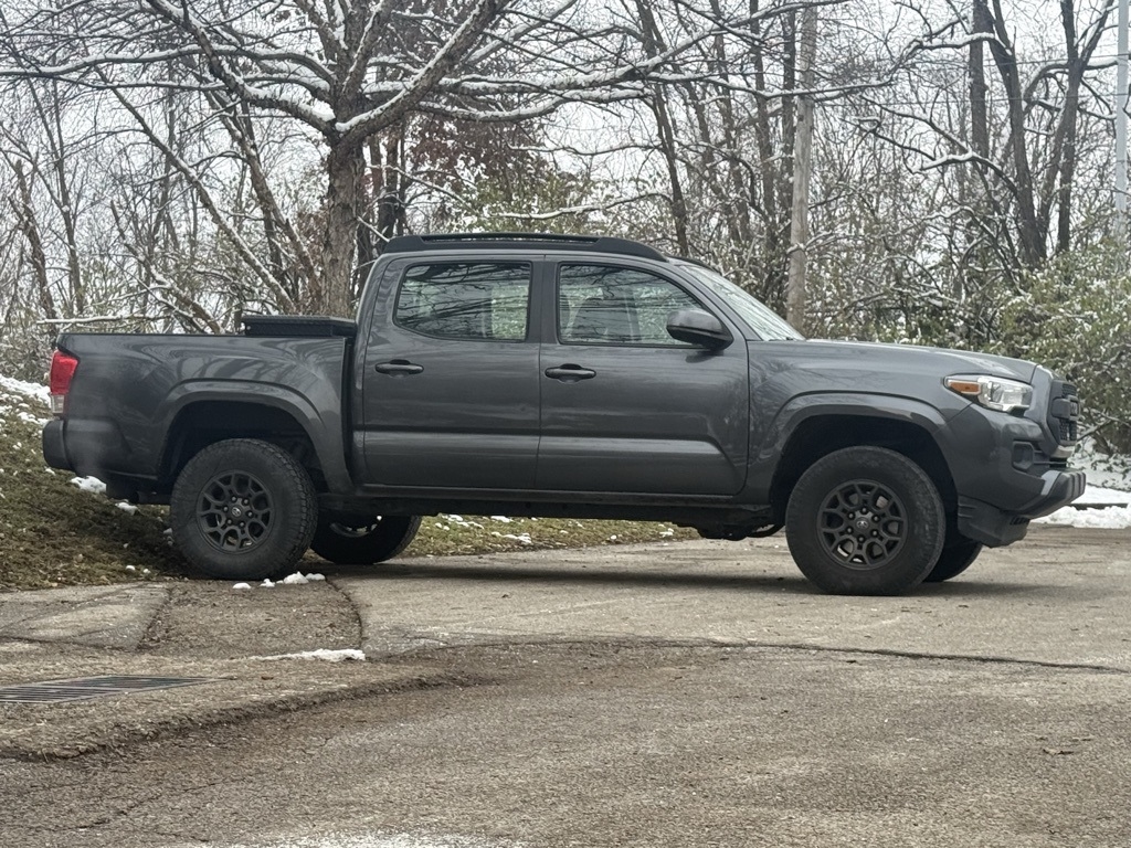 2016 Toyota Tacoma SR5 photo 3
