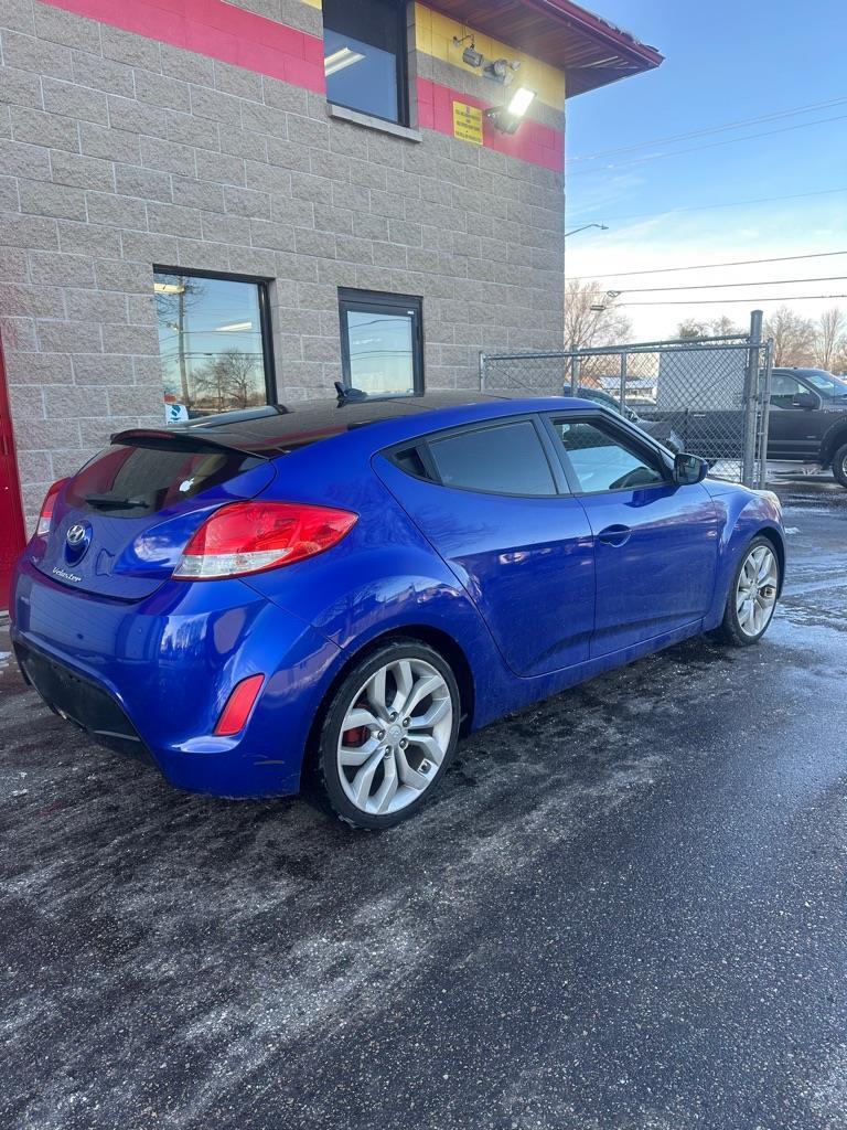 Hyundai Veloster Base 2012