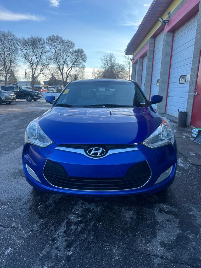 Hyundai Veloster Base 2012