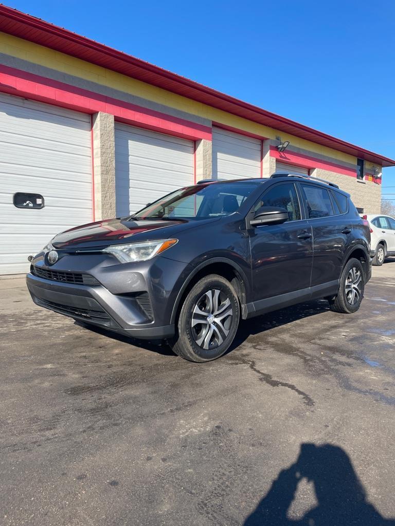 Toyota RAV4 LE FWD 2017