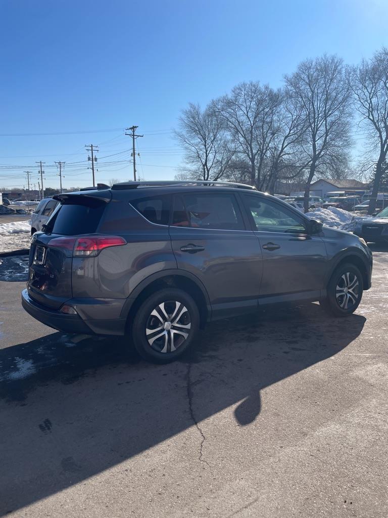 Toyota RAV4 LE FWD 2017