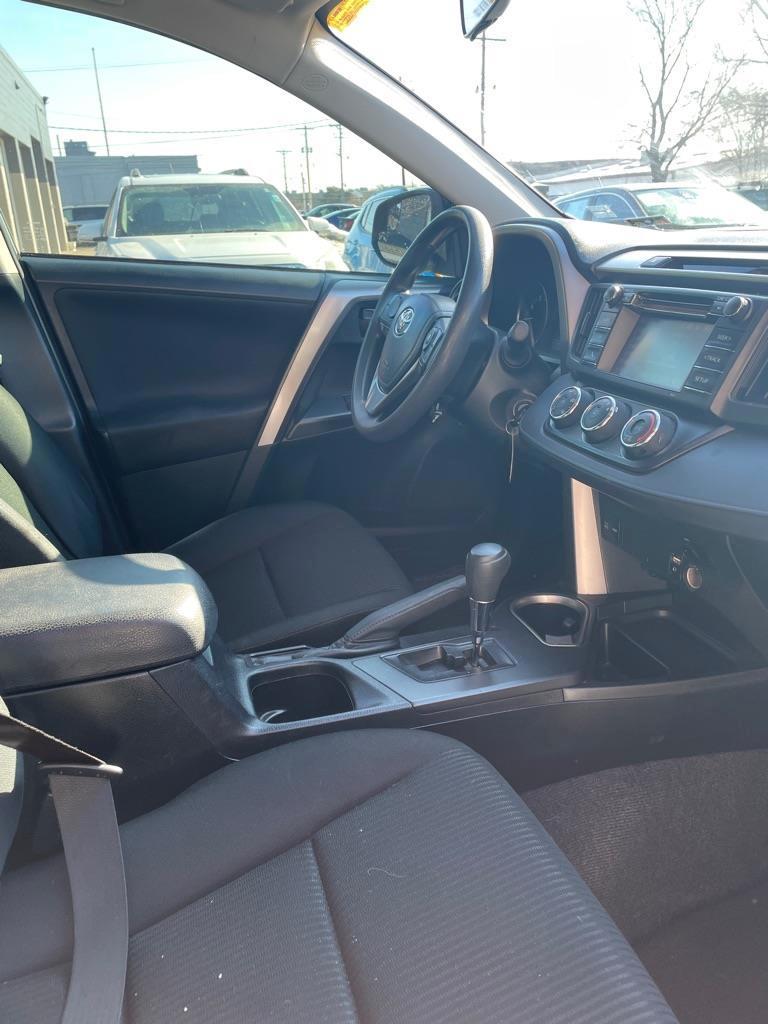 Toyota RAV4 LE FWD 2017