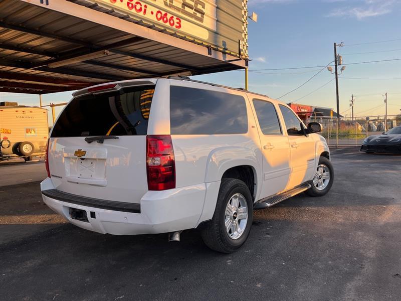 Chevrolet Suburban LT 1500 2WD 2014