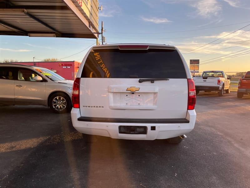 Chevrolet Suburban LT 1500 2WD 2014