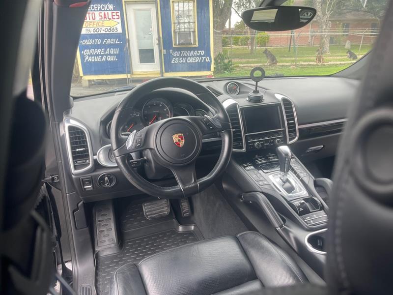 Porsche Cayenne Base 2014