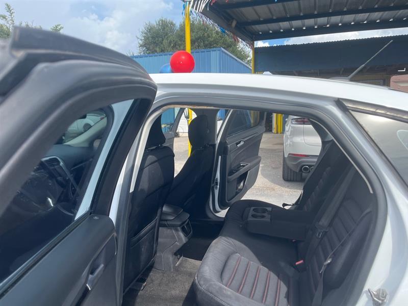 Ford Fusion SE 2015