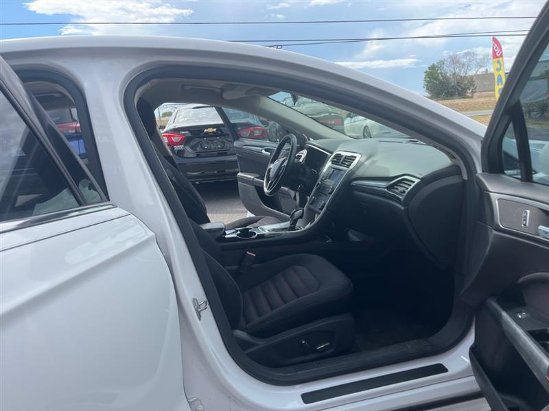 Ford Fusion SE 2015