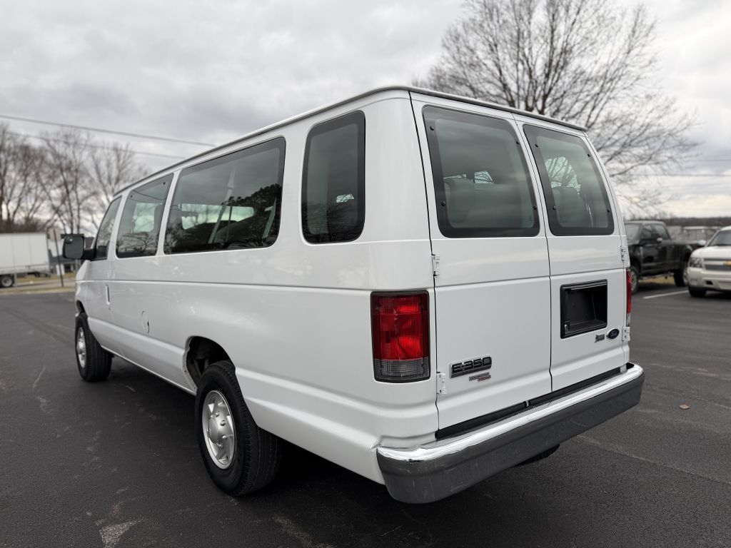 Ford Econoline E-350 XL Super Duty Extended 2014