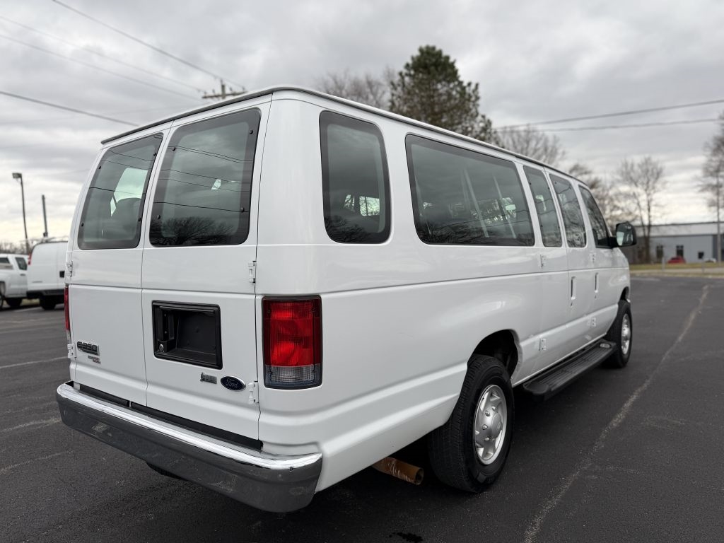 Ford Econoline E-350 XL Super Duty Extended 2014