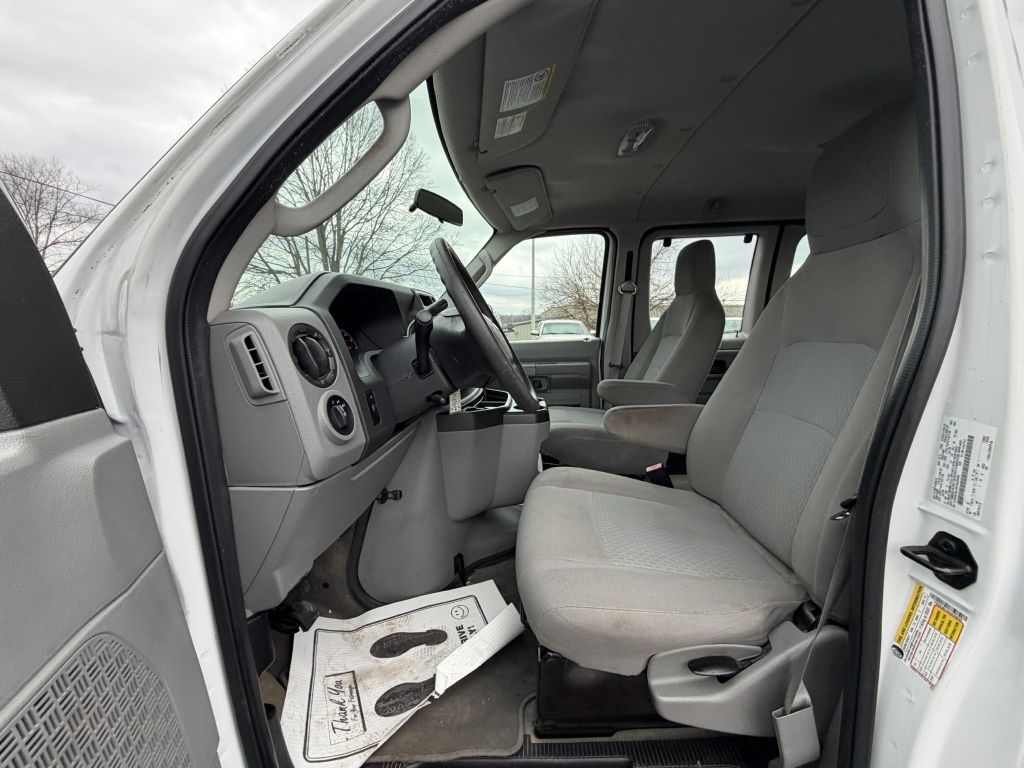 Ford Econoline E-350 XL Super Duty Extended 2014