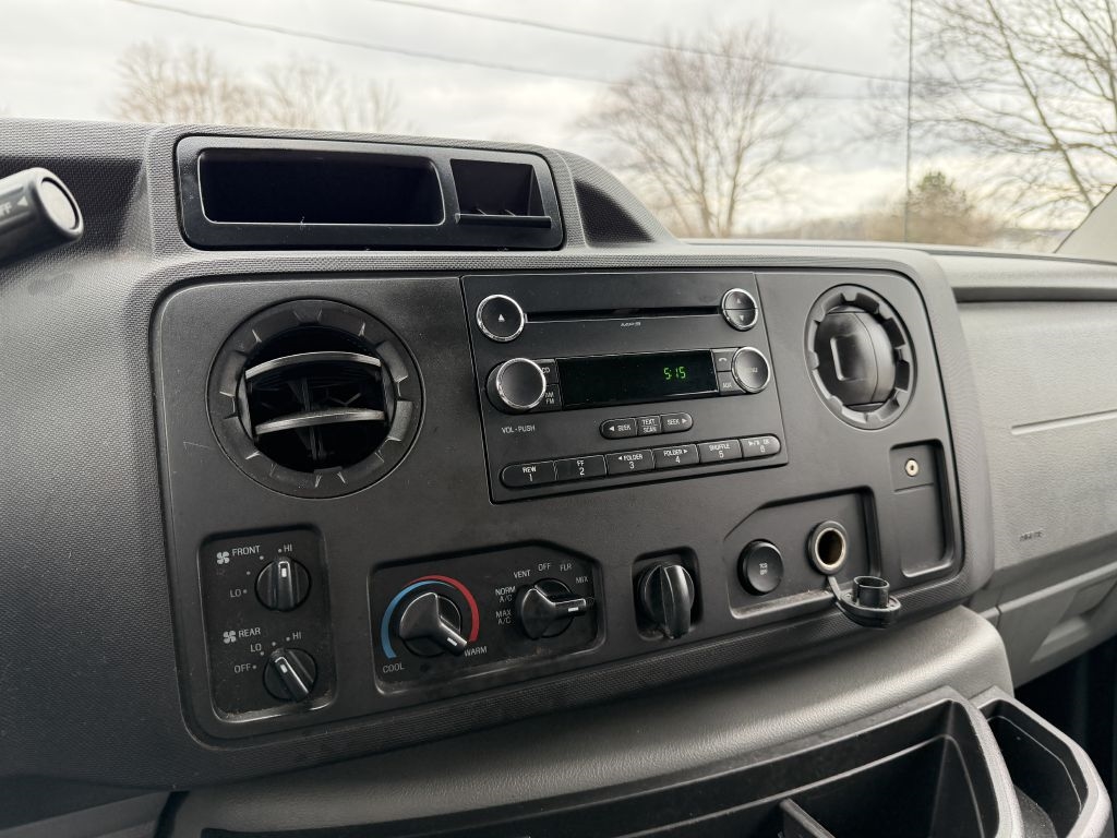 Ford Econoline E-350 XL Super Duty Extended 2014