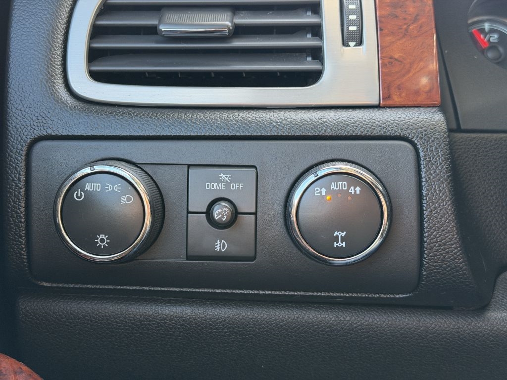 GMC Yukon XL SLT-1 1/2 Ton 4WD 2012