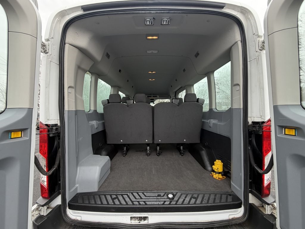 Ford Transit 350 Wagon Med. Roof XL w/Sliding Pass. 148-in. WB 2015