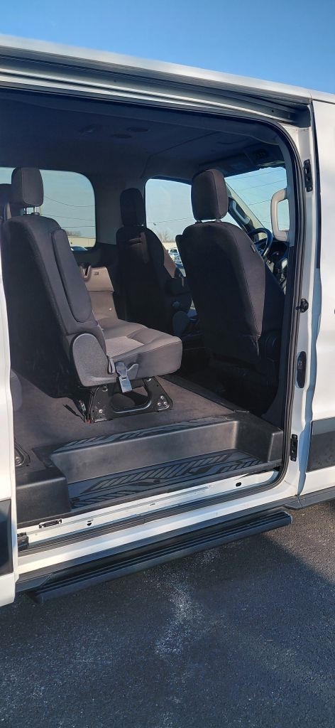 Ford Transit 350 Wagon Low Roof XL w/Sliding Pass. 148-in. WB 2022