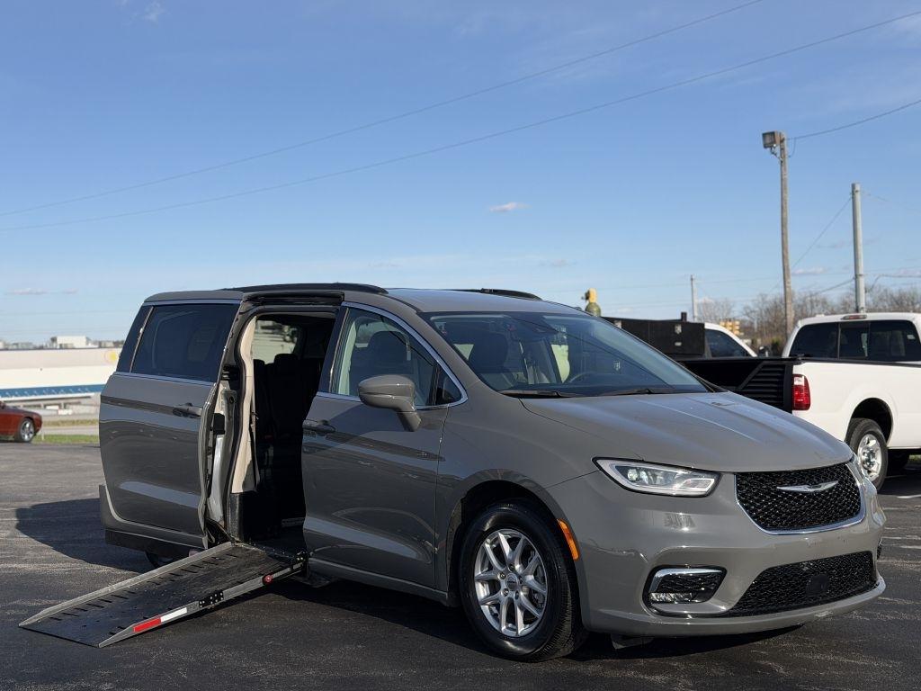 2022 Chrysler Pacifica Touring-L