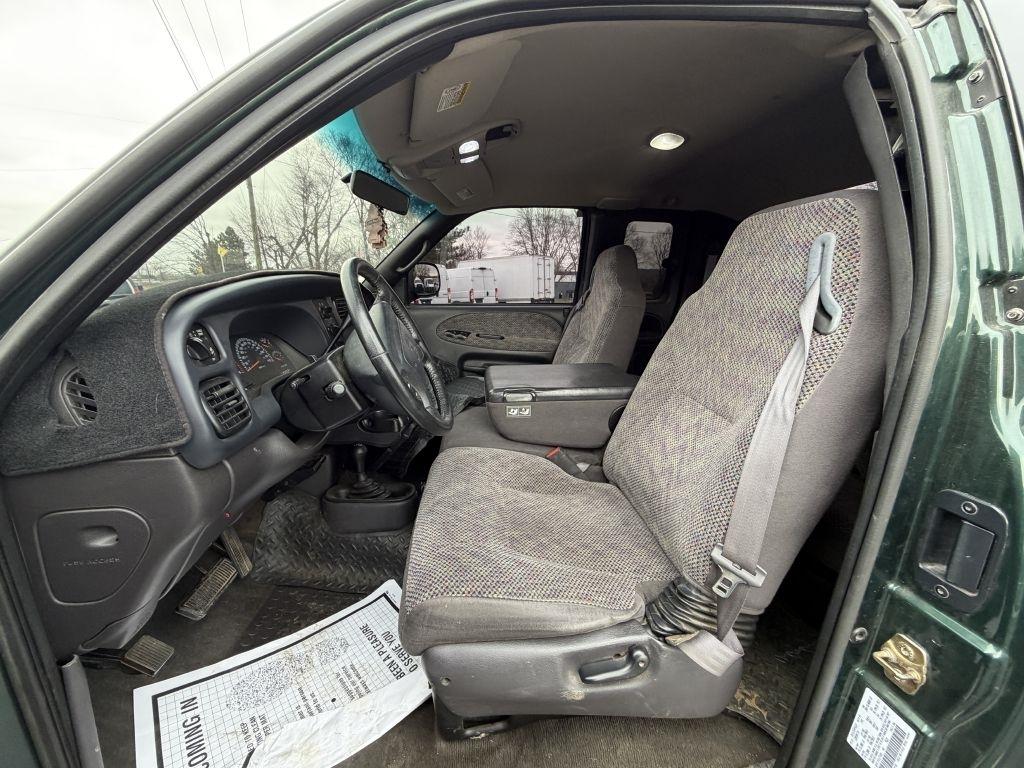 Dodge Ram 1500 Quad Cab Short Bed 4WD 2001