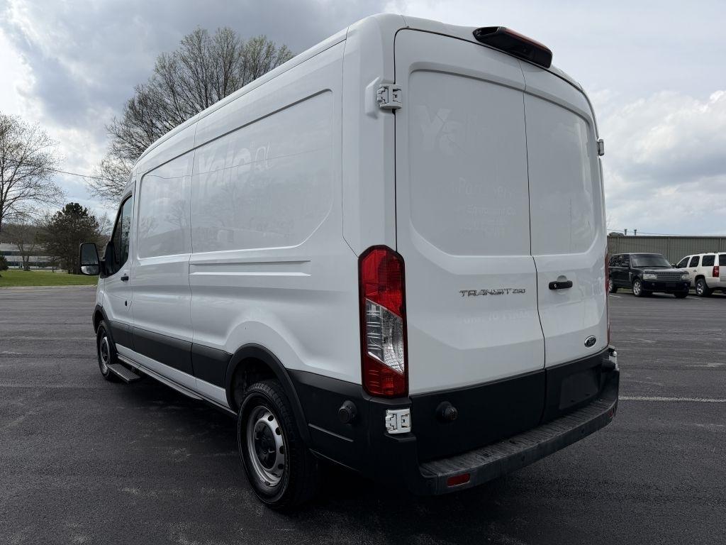 Ford Transit 250 Van Med. Roof w/Sliding Pass. 148-in. WB 2018