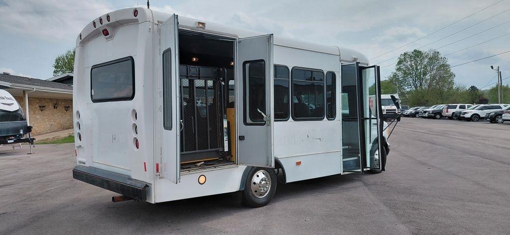 Ford Econoline E-350 Super Duty 2006