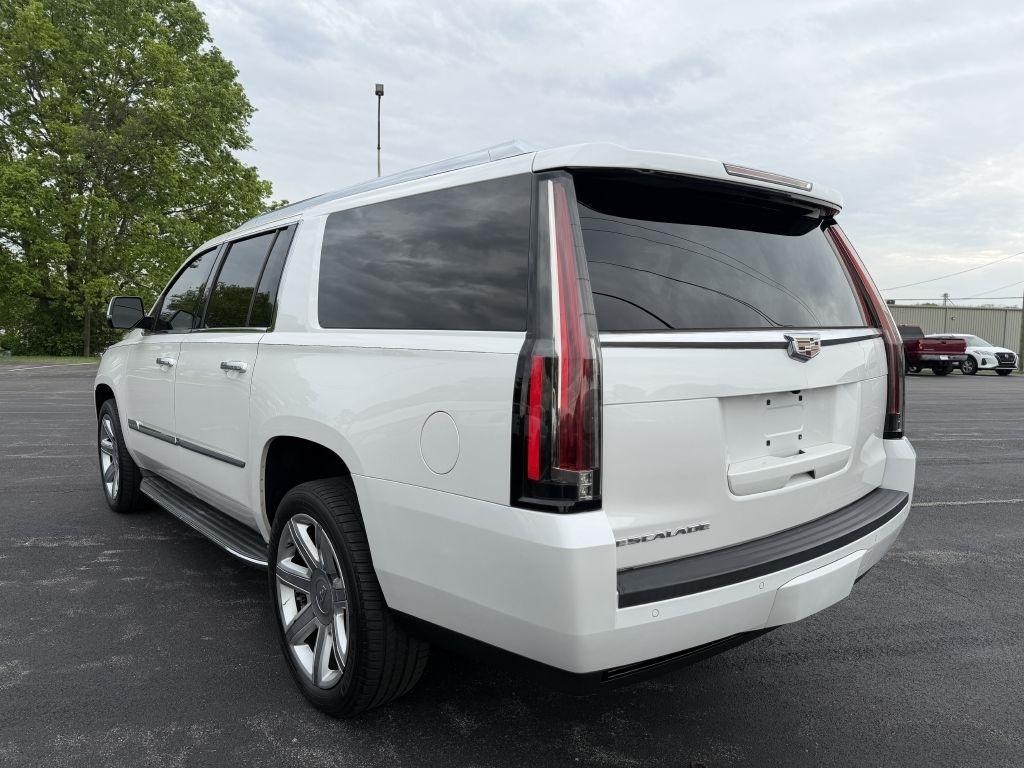 Cadillac Escalade ESV 2WD Luxury 2016