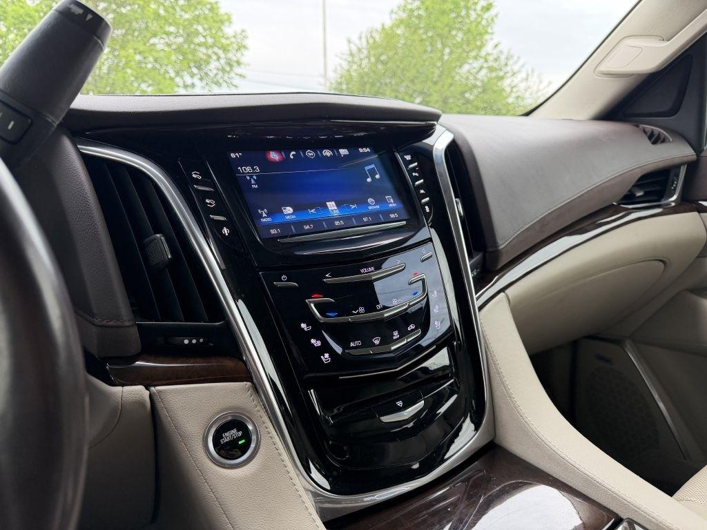 Cadillac Escalade ESV 2WD Luxury 2016