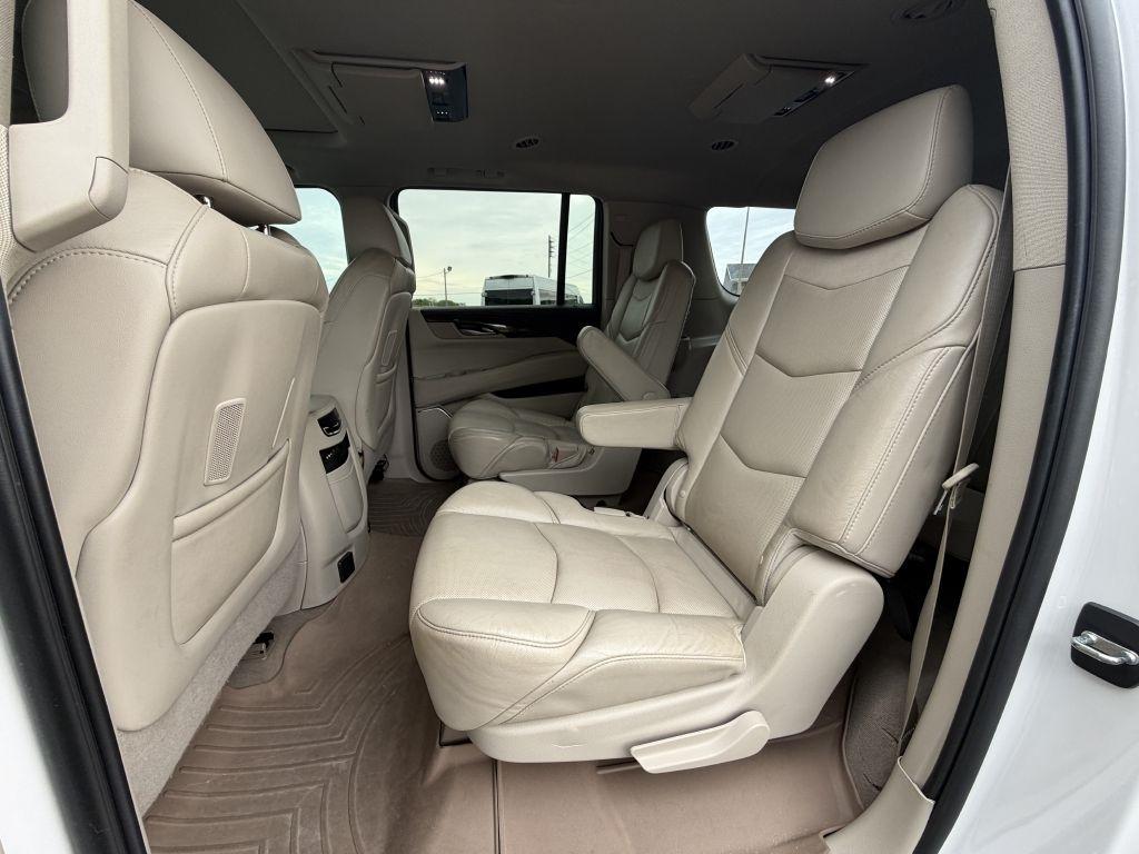 Cadillac Escalade ESV 2WD Luxury 2016