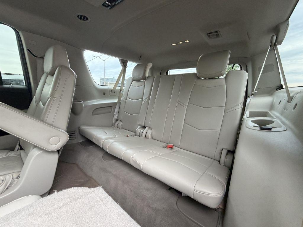 Cadillac Escalade ESV 2WD Luxury 2016