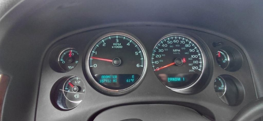 Chevrolet Suburban LT 2500 4WD 2011