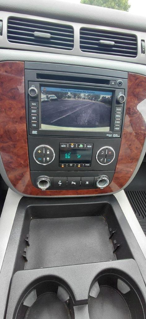 Chevrolet Suburban LT 2500 4WD 2011