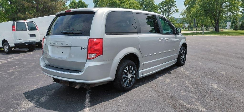 Dodge Grand Caravan SE 2012