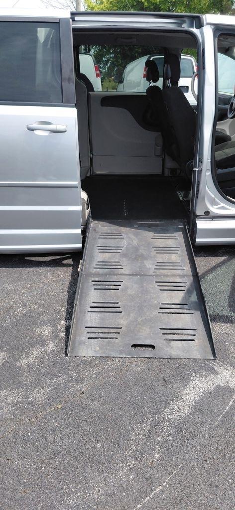 Dodge Grand Caravan SE 2012