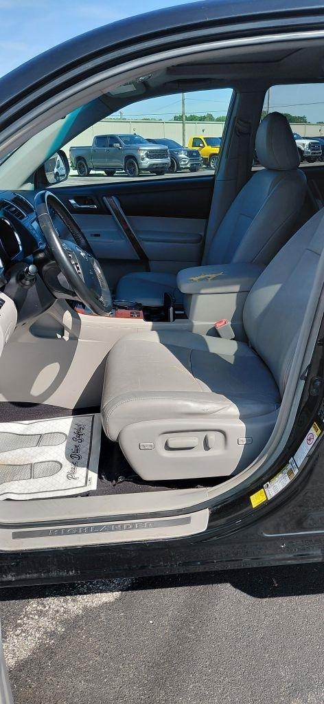 Toyota Highlander Limited 4WD 2011