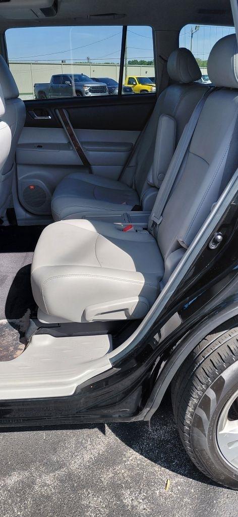 Toyota Highlander Limited 4WD 2011