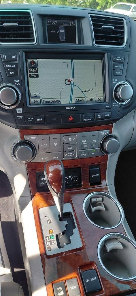Toyota Highlander Limited 4WD 2011