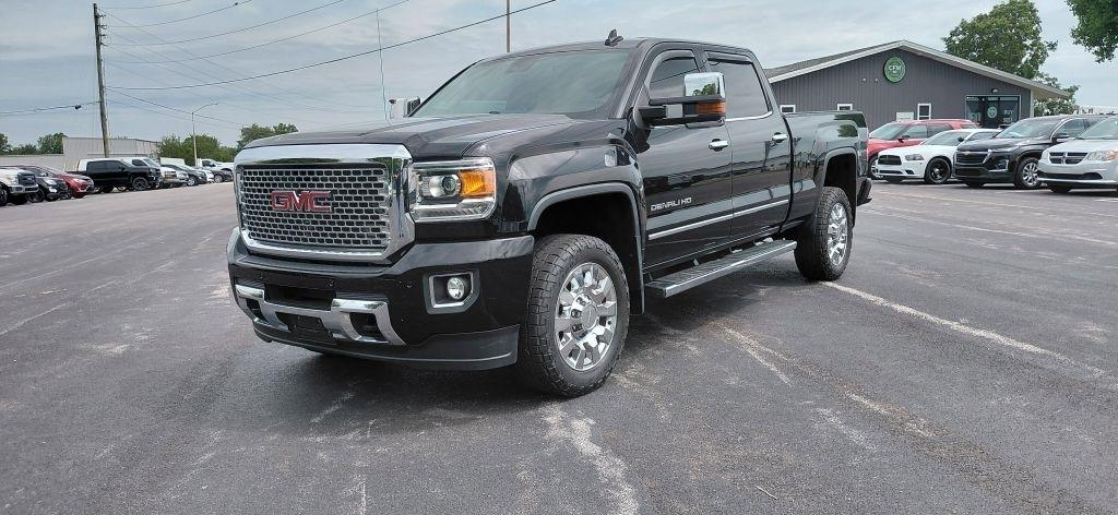 GMC Sierra 2500HD Denali Crew Cab 4WD 2017
