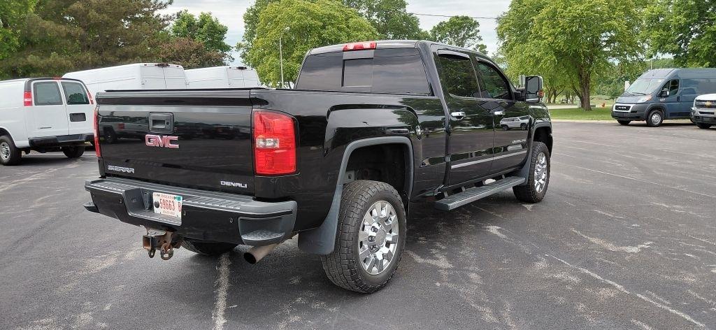 GMC Sierra 2500HD Denali Crew Cab 4WD 2017