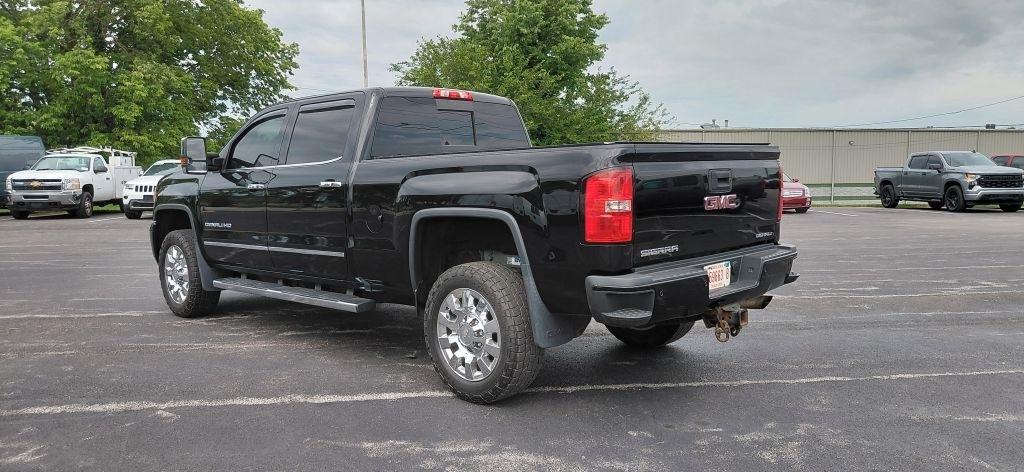GMC Sierra 2500HD Denali Crew Cab 4WD 2017